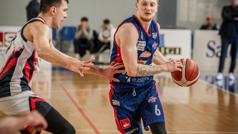 La Novipiù conclude il girone d’andata nel migliore dei modi battendo fuori casa a suon di triple l’Assigeco Piacenza: 81-91